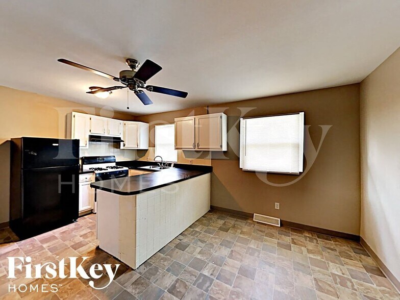 Building Photo - 2655 Farber Dr