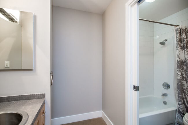 Building Photo - 125 Gilbert St