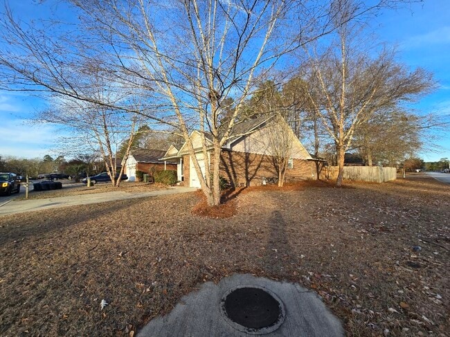 Building Photo - 901 Tristan St