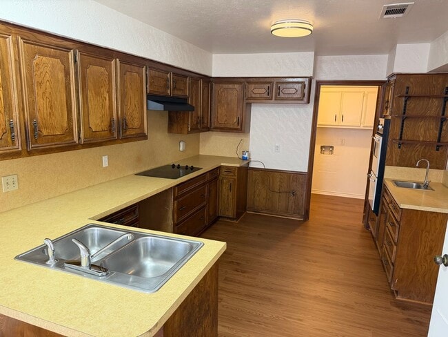 Building Photo - 2418 Guerrero Dr