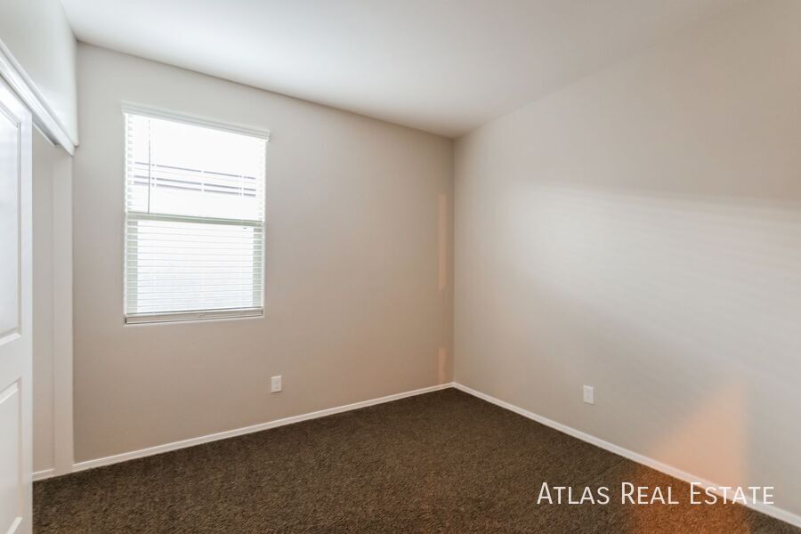 Building Photo - 10695 W Dickerson Dr