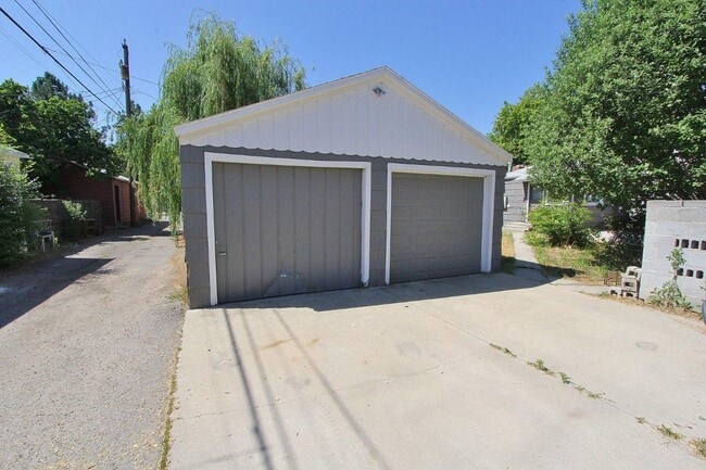 Building Photo - 1210 N 20th St