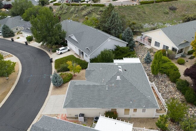 Building Photo - 2 bedroom, 2 bathroom home in Victorian Es...