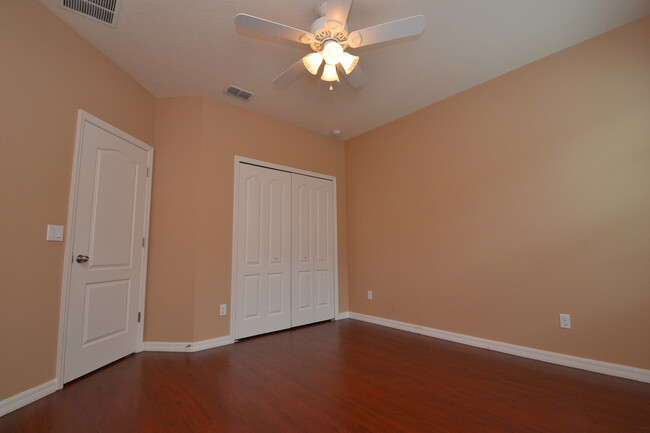 Building Photo - Gorgeous 3/2.5 Townhome in East Orlando ~ ...