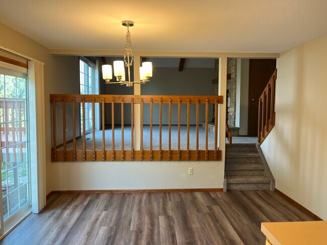Building Photo - 5720 Old Farm Cir W