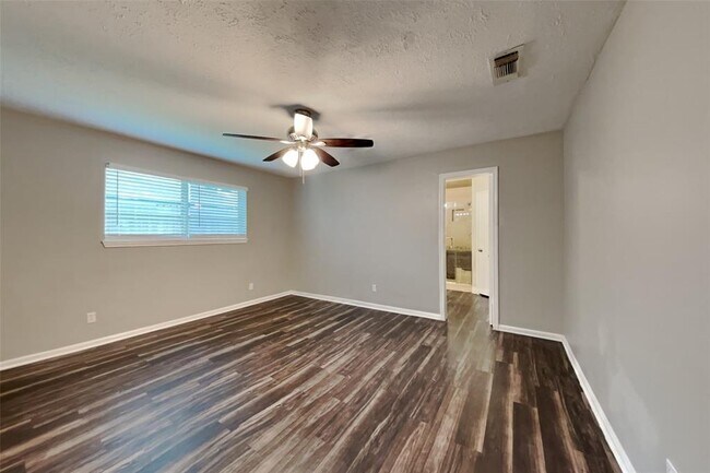 Building Photo - 15114 Stillcreek Dr