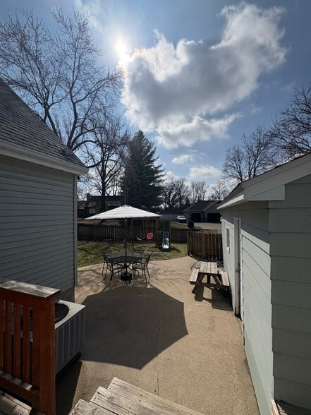 Building Photo - 1016 E Highland Pl