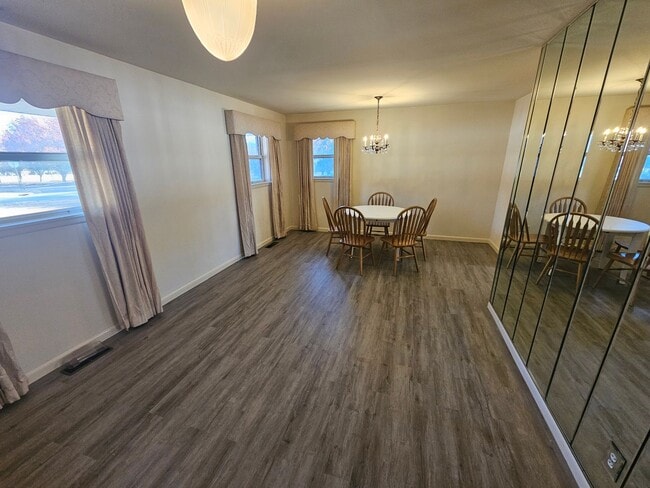 Building Photo - Nice 3 bedroom 2 bath home in North Fayetteville