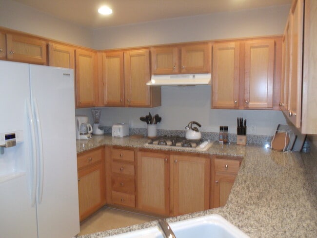 Building Photo - Fully Furnished Park Avenue Condo