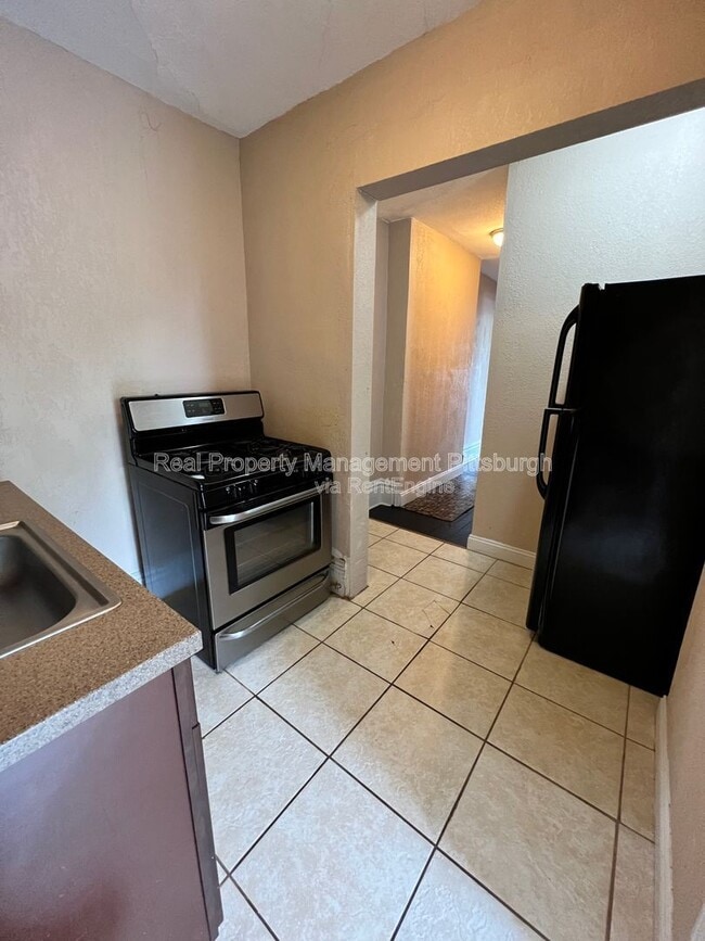 Building Photo - 218 Kearsarge St