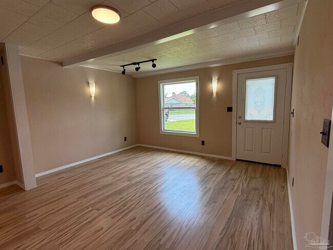 Building Photo - 1310 El Dorado Dr