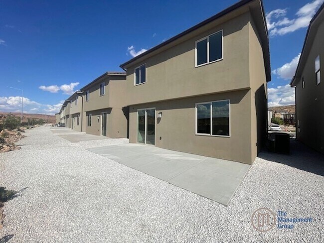 Building Photo - 4 Bedroom Desert Providence