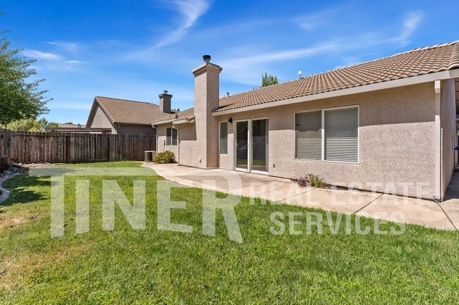 Building Photo - 1742 Poppy Dr
