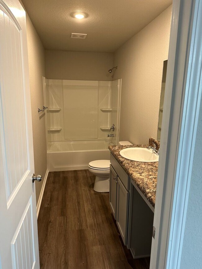 Building Photo - Now Pre-Leasing — Cozy 3-Bed, 2-Bath Home in Stagecoach Meadows