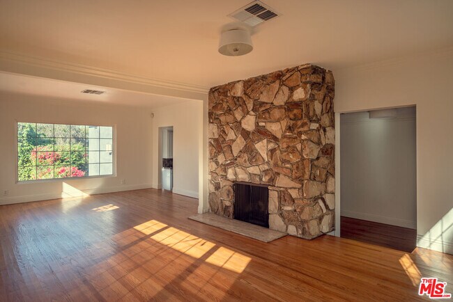 Building Photo - 4141 Verdugo View Dr