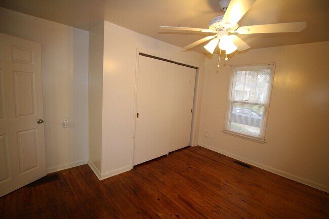 Building Photo - Two Bedroom Home With Fresh Paint And New ...