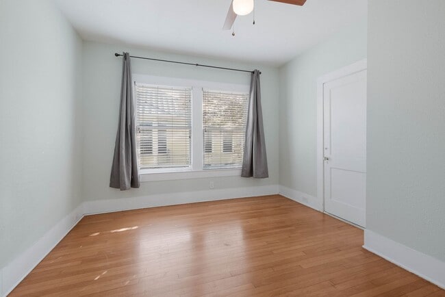 Building Photo - Historic Charm Near The Pearl