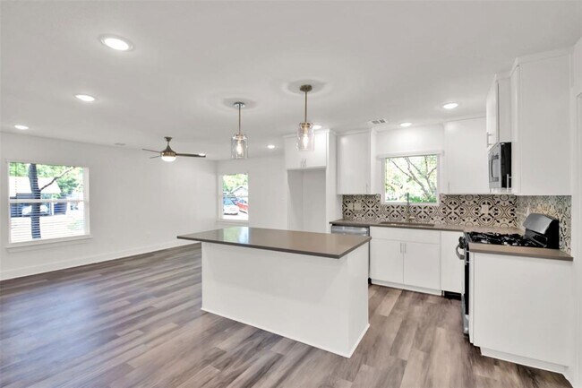 Building Photo - 2101 Benwick Cir