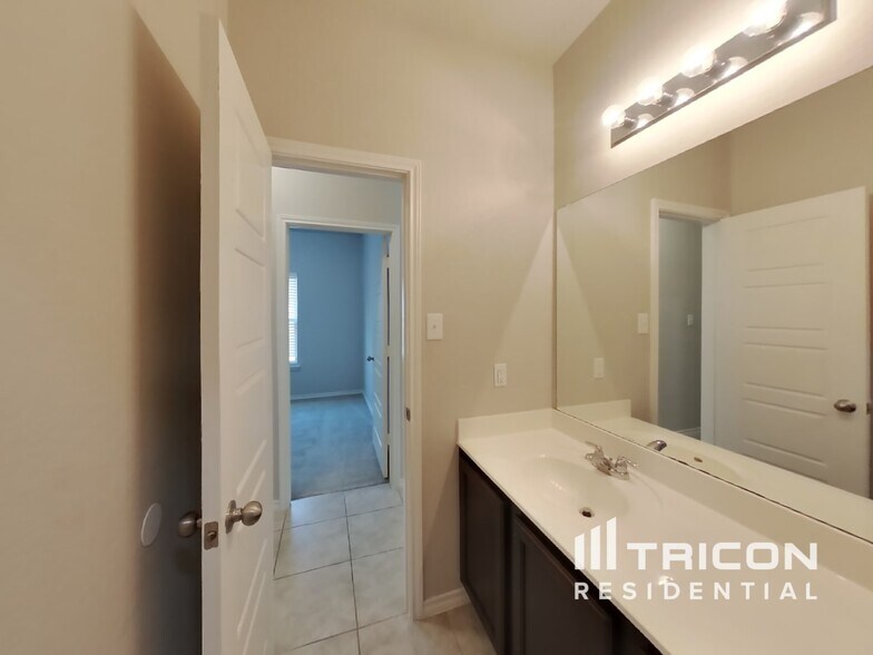 Building Photo - 7407 Snapdragon Ct