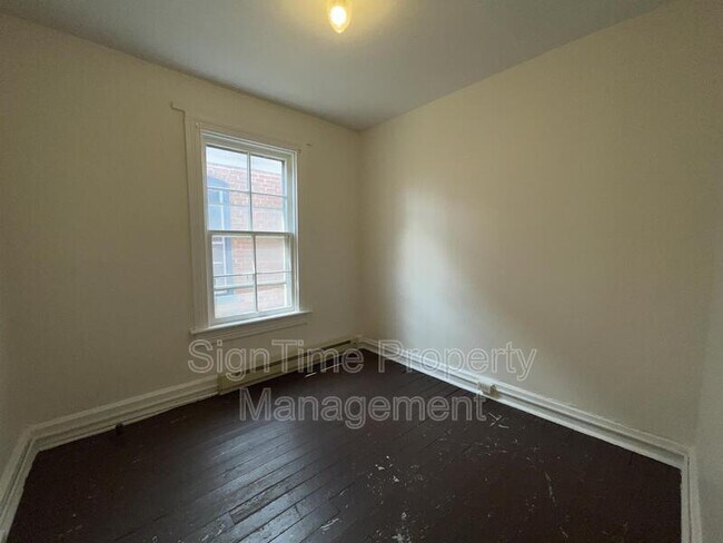 Building Photo - 111 E Washington St