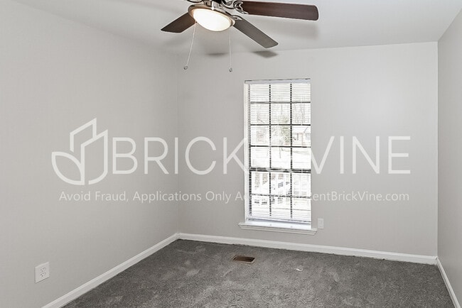 Building Photo - 1041 Alicia Dr
