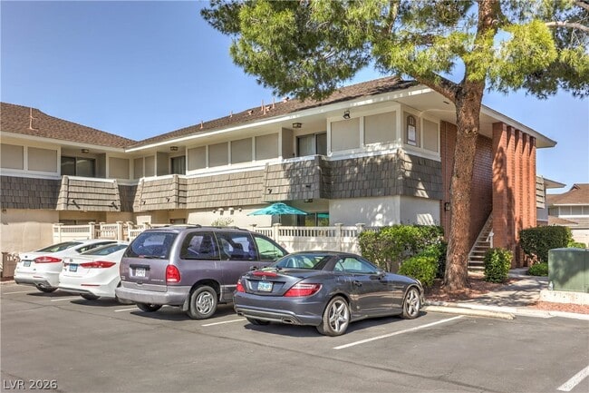 Building Photo - 714 Oakmont Ave