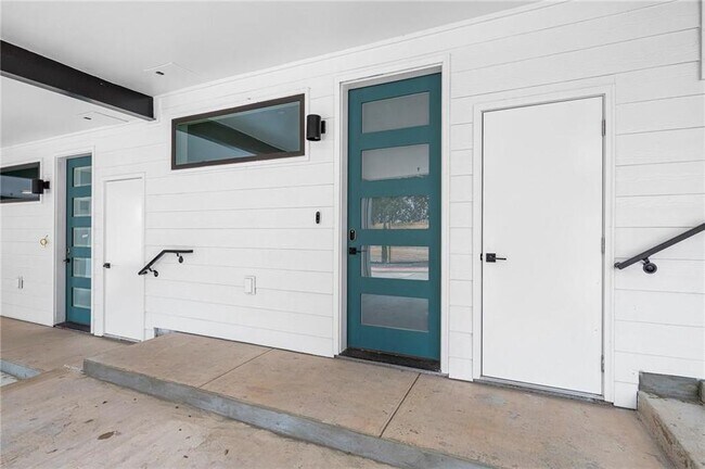 Building Photo - 2804 S 1st St