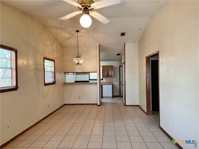 Building Photo - 614 Mill St