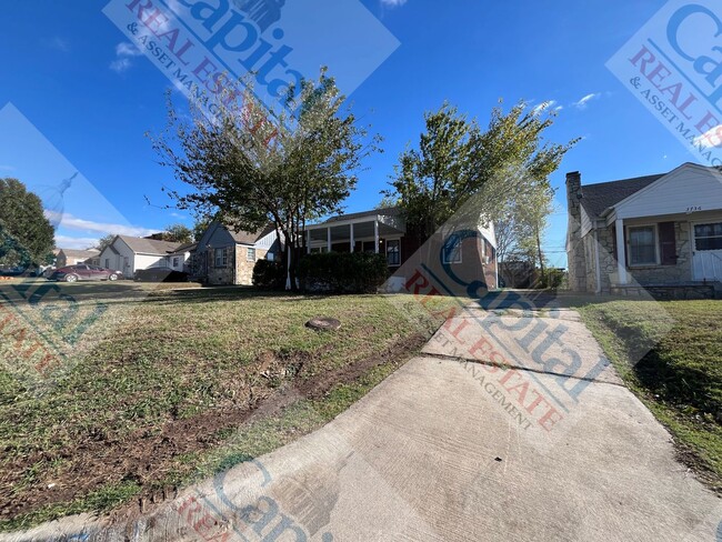 Building Photo - Charming 3 Bedroom