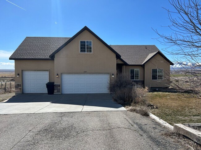 Building Photo - Beautiful Stockton Home with Stunning Mountain and Valley Views