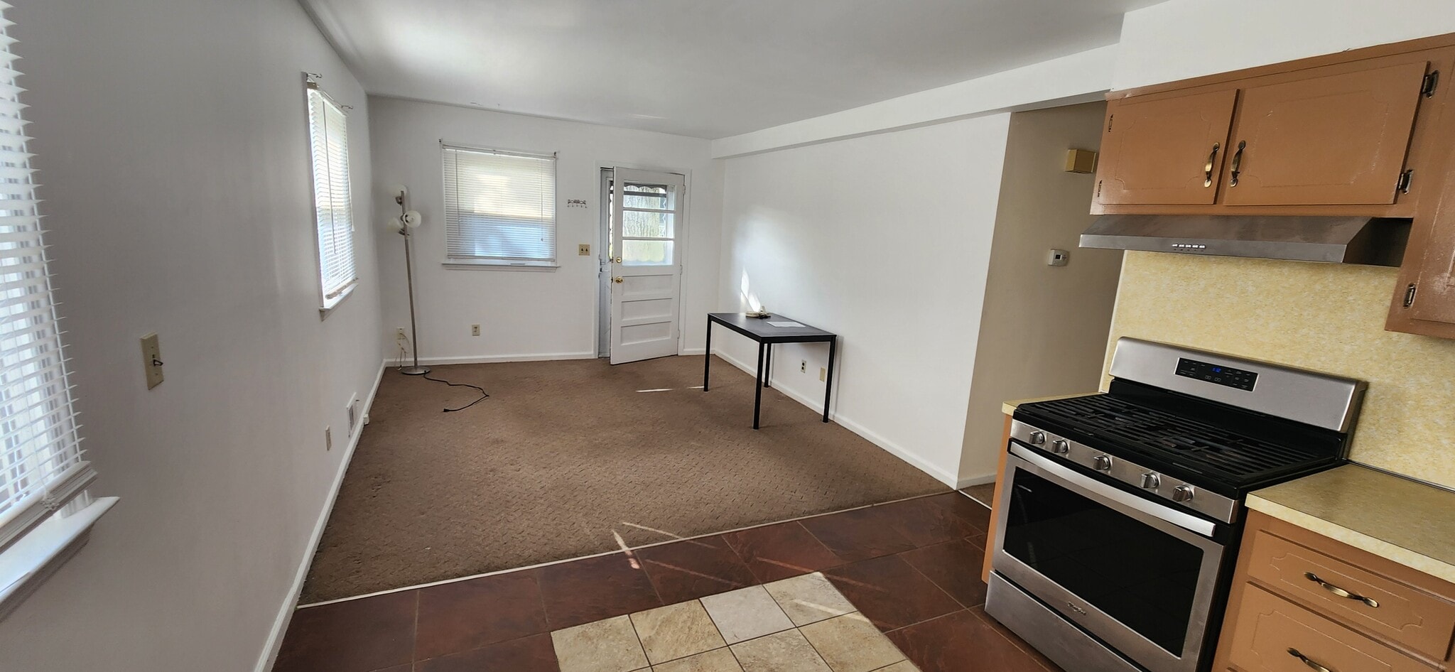 Building Photo - 40 Temple St