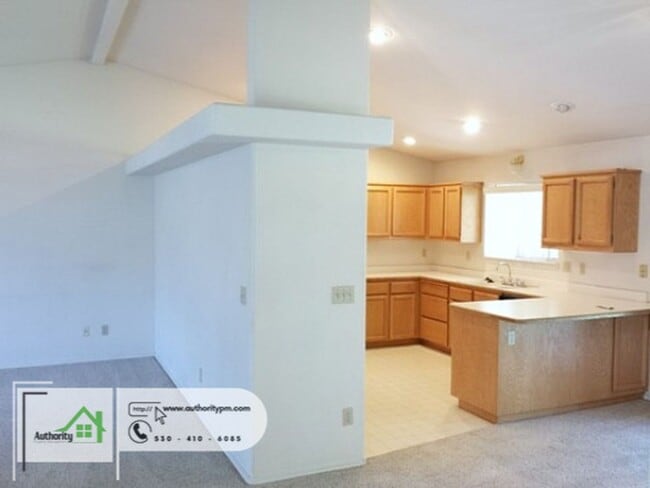 Building Photo - 3323 Forest Homes Dr