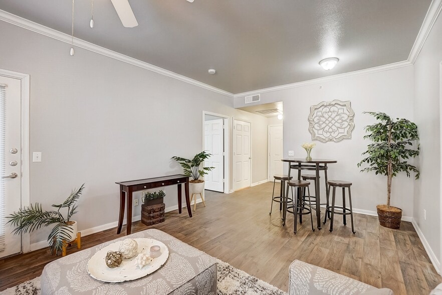 Landings of Carrier Parkway Apartments 915 Desco Ln Grand Prairie TX 75051 Apartment Finder