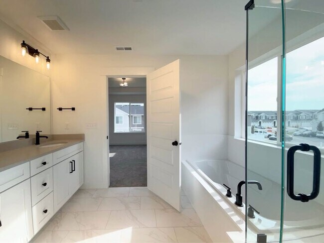 Building Photo - 3759 950 N