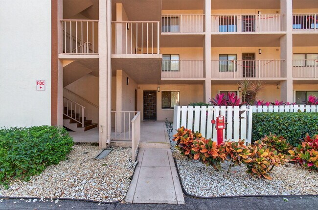 Building Photo - 7340 Amberly Ln