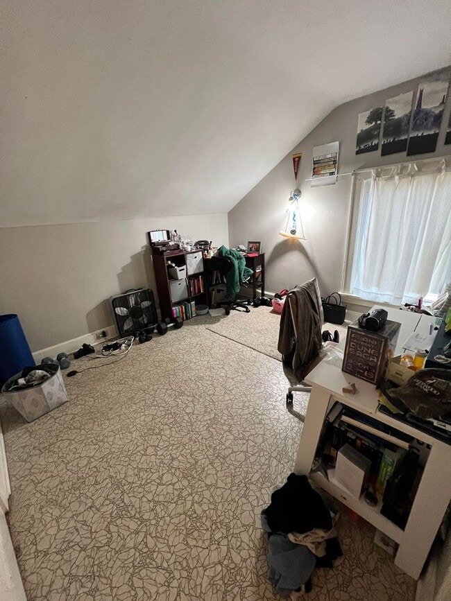 Building Photo - 420 W Arrowhead Rd