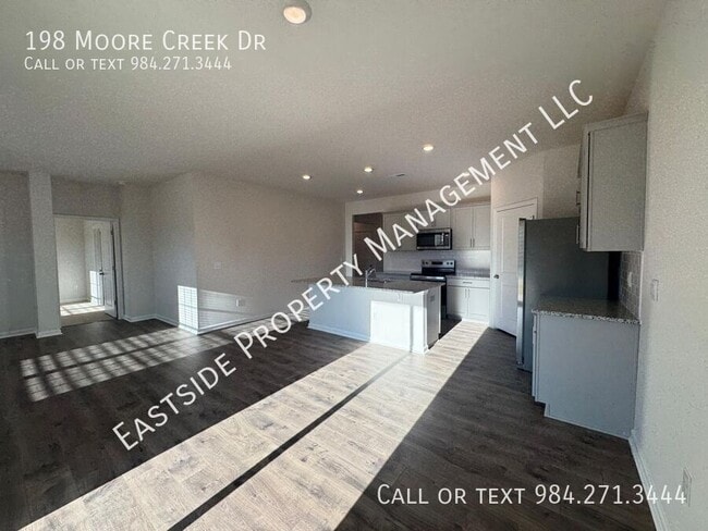 Building Photo - 198 Moore Crk Dr