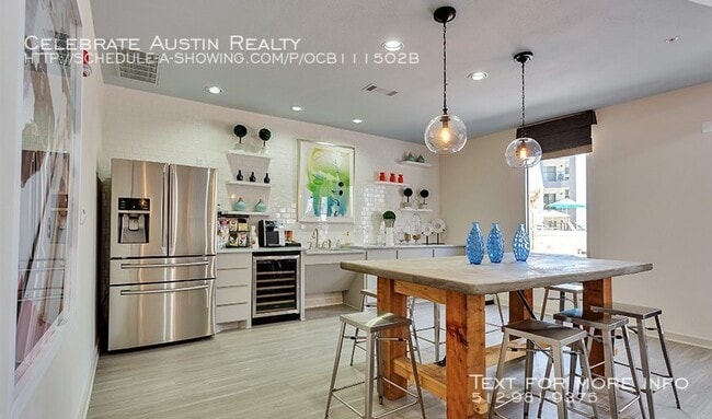 Building Photo - Radius at Turtle Creek