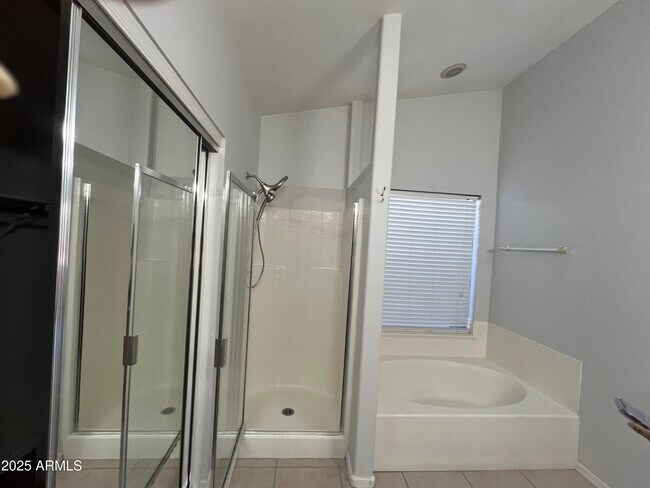 Building Photo - 1171 W Goldfinch Way