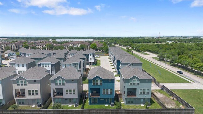 Building Photo - 11909 Eastgrove Park Way