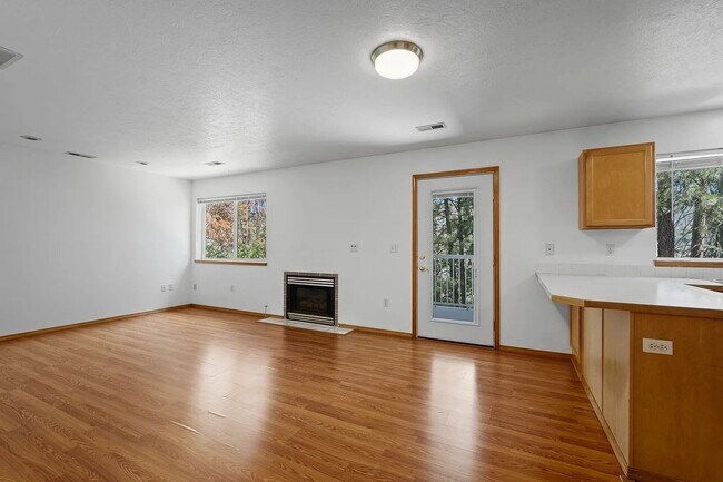 Building Photo - 1327 W Qualchan Dr