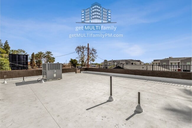 Building Photo - 1006 E Pasadena Ave