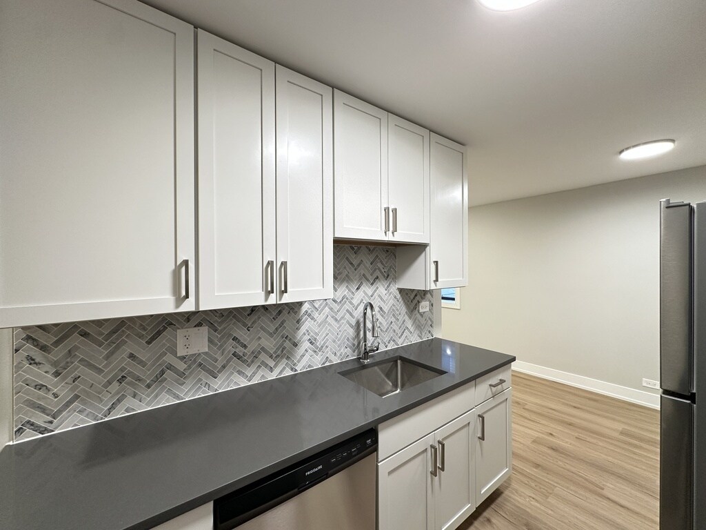 Building Photo - 503 W Aldine Ave