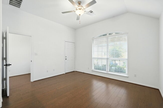 Building Photo - 1544 Devine Lake Bnd