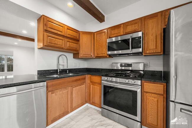 Building Photo - 6627 Zurich St