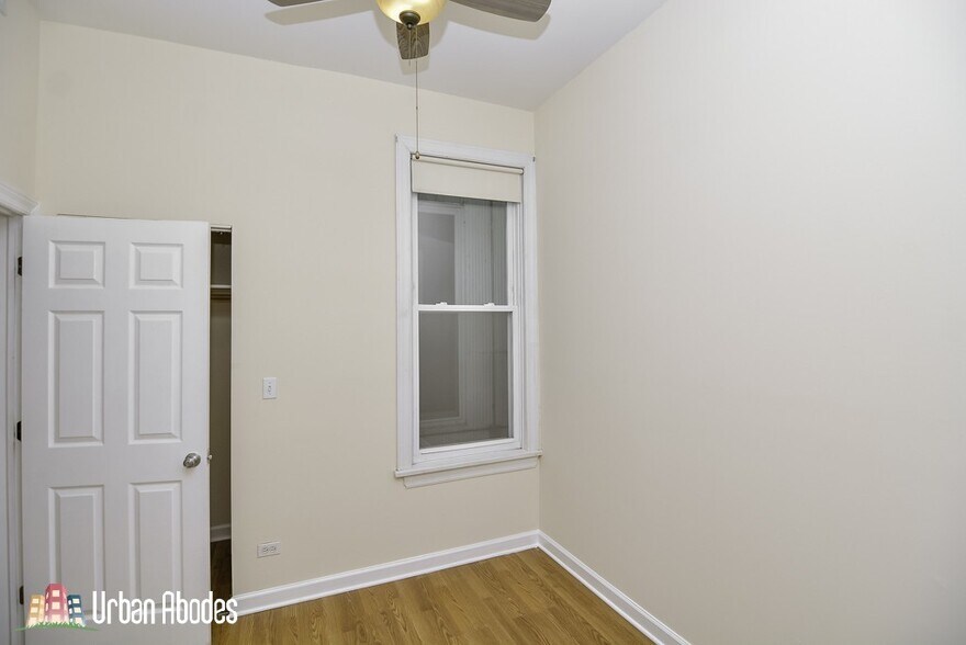 Building Photo - 2145 W Chicago Ave