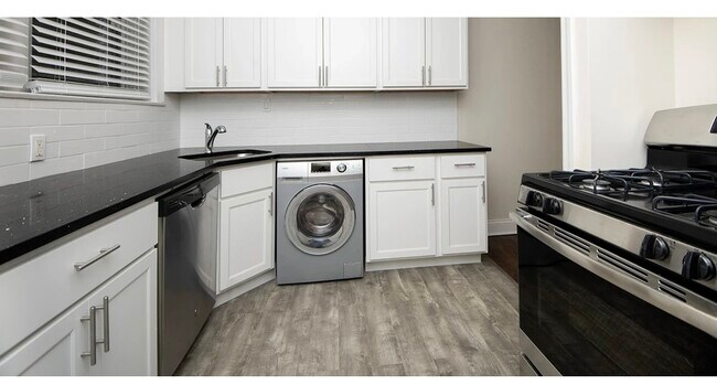 Building Photo - 1132 Maple Ave