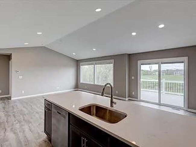 Building Photo - Family Home in Altoona - Available Now!