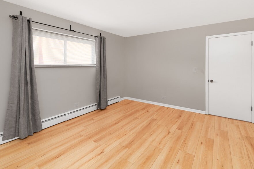 Building Photo - 1041 N Northwest Hwy