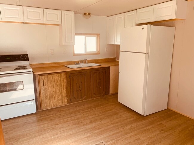 Building Photo - 2 Bedroom 2 bath Mobile Home in Great Falls
